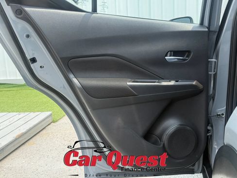 Used 2021 Nissan Kicks SV FWD image 13