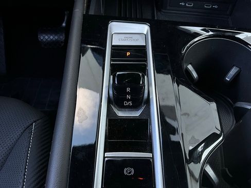 Used 2025 Volkswagen Atlas Cross Sport SE image 24