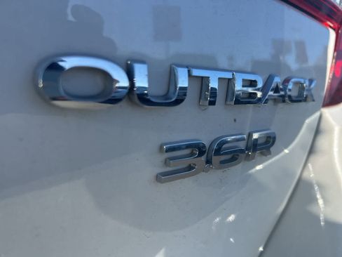 Used 2018 Subaru Outback 3.6R Limited image 17