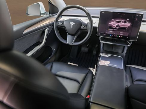 Used 2023 Tesla Model Y Long Range AWD/4WD image 23