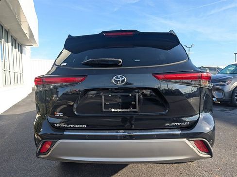 Used 2023 Toyota Highlander Platinum image 5