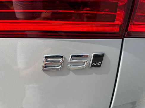 Certified 2024 Volvo XC60 B5 Plus w/ Climate Package AWD/4WD image 11