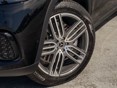 Certified 2025 Mercedes-Benz GLS 450 4MATIC image 11