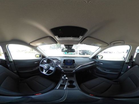 Used 2025 Nissan Altima 2.5 SV FWD image 42