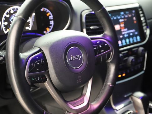 Used 2021 Jeep Grand Cherokee Laredo X RWD image 16