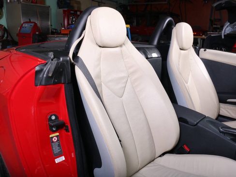 Used 2005 Mercedes-Benz SLK 350 w/ Entertainment Pkg image 50