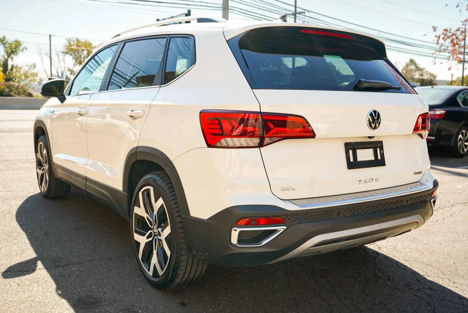 Used 2023 Volkswagen Taos SEL AWD/4WD image 7
