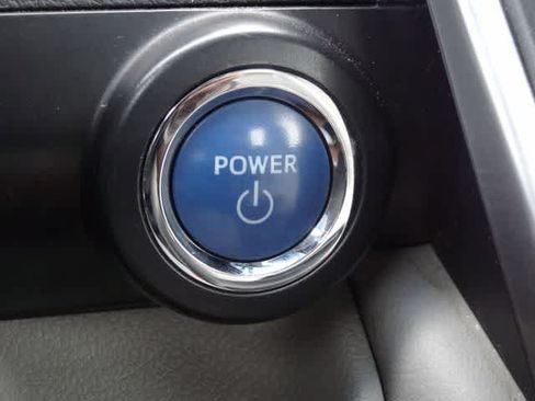 Used 2017 Toyota Camry LE FWD image 19