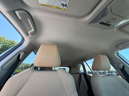 Used 2019 Toyota RAV4 LE FWD image 12