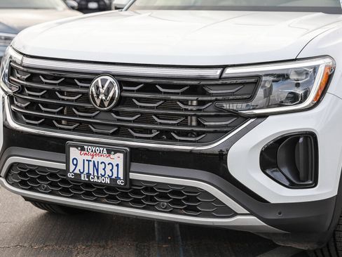 Used 2024 Volkswagen Atlas Cross Sport SE FWD image 18
