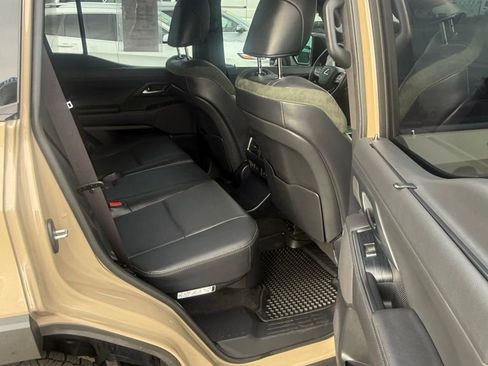 Used 2024 Lexus GX 550 image 11