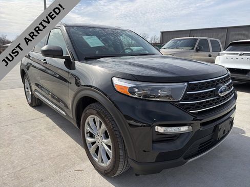 Used 2023 Ford Explorer XLT w/ Equipment Group 202A image 3