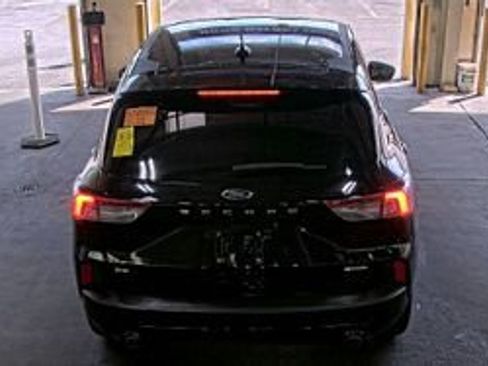 Used 2022 Ford Escape SE w/ SE Sport Appearance Package AWD/4WD image 5