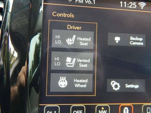 Used 2020 Jeep Cherokee Limited w/ Technology Group AWD/4WD image 23