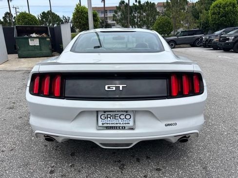 Used 2017 Ford Mustang GT RWD image 3