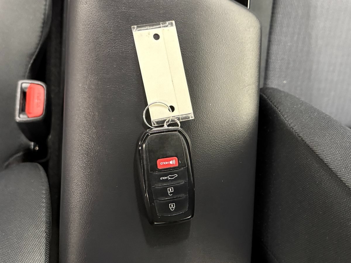 Used 2025 Toyota Prius LE FWD image 29