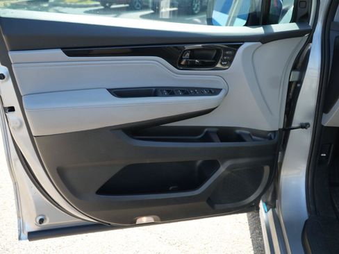 Used 2023 Honda Odyssey Touring image 4
