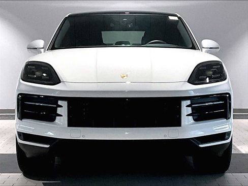 Used 2025 Porsche Cayenne Coupe image 13
