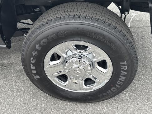 Used 2024 RAM 2500 Tradesman w/ Chrome Appearance Group image 23