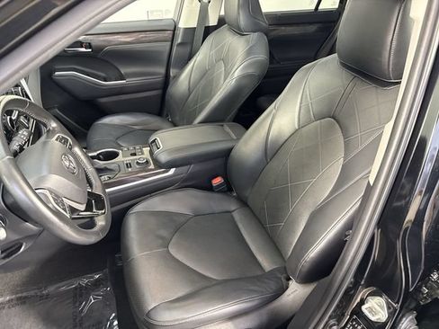 Used 2023 Toyota Highlander Platinum AWD/4WD image 19