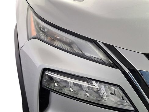 Used 2023 Nissan Rogue SV image 6