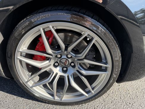 Used 2025 Chevrolet Corvette Z06 RWD image 9