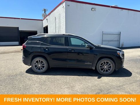 Used 2023 GMC Terrain SLT FWD image 2