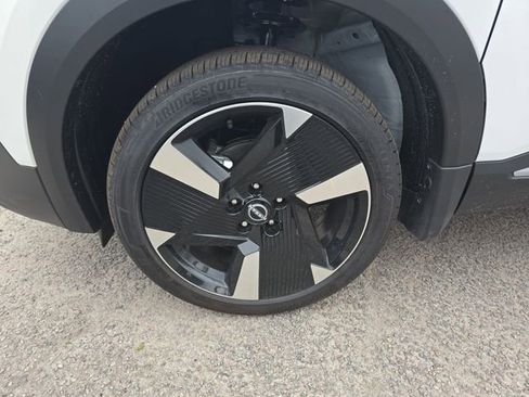 New 2026 Nissan Kicks SR FWD image 10