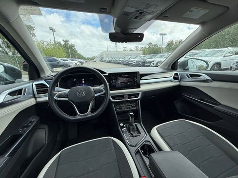 Used 2025 Volkswagen Taos SE w/ Panoramic Sunroof Package image 19