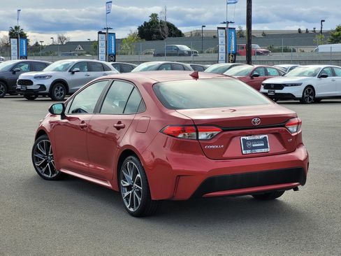 Used 2021 Toyota Corolla LE image 6
