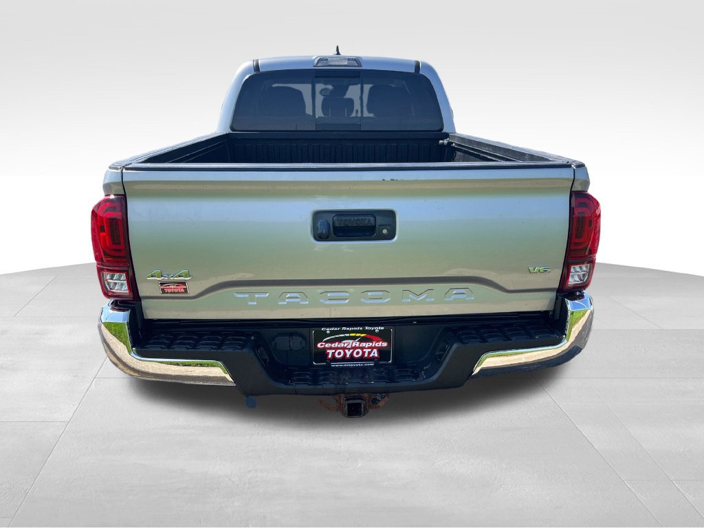 Used 2018 Toyota Tacoma SR5 w/ Four Season Floor Mat Package AWD/4WD image 4