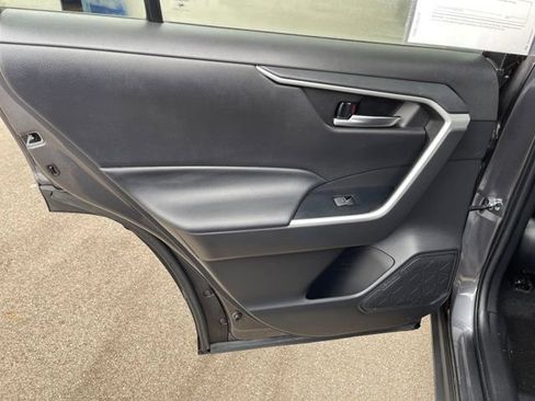 Used 2022 Toyota RAV4 SE image 30