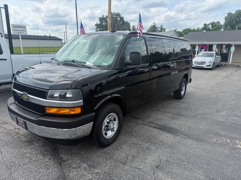 Used 2018 Chevrolet Express 3500 LT w/ LT Preferred Equipment Group RWD image 2