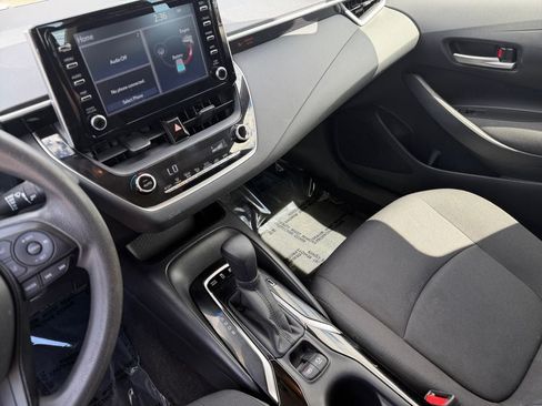 Used 2020 Toyota Corolla LE FWD image 18