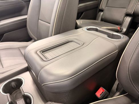 Used 2023 GMC Yukon XL SLT w/ SLT Premium Package image 40