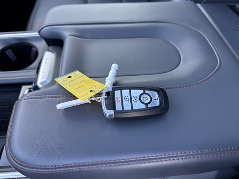 Used 2025 Ford Expedition Active image 53