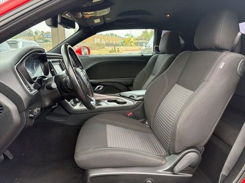 Used 2022 Dodge Challenger SXT image 21