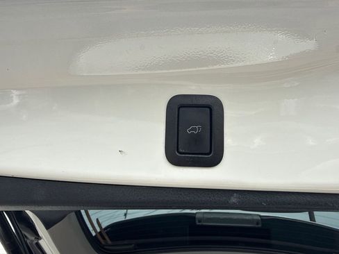 Used 2018 Toyota Highlander SE AWD/4WD image 16