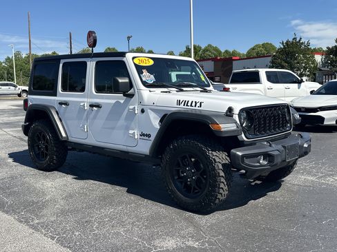 Used 2025 Jeep Wrangler Unlimited Sport AWD/4WD image 2