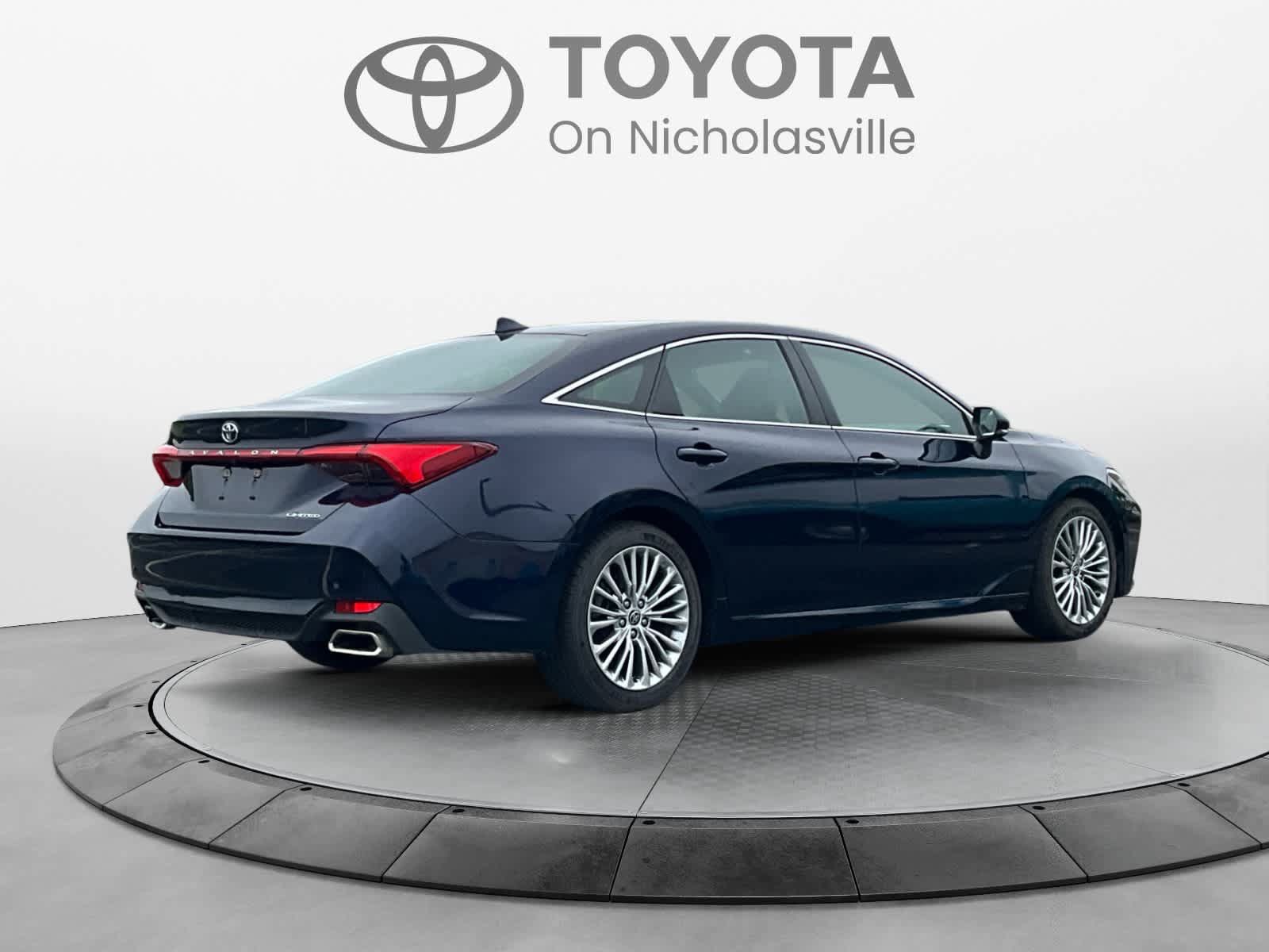 Used 2021 Toyota Avalon Limited w/ Advanced Safety Package FWD image 5