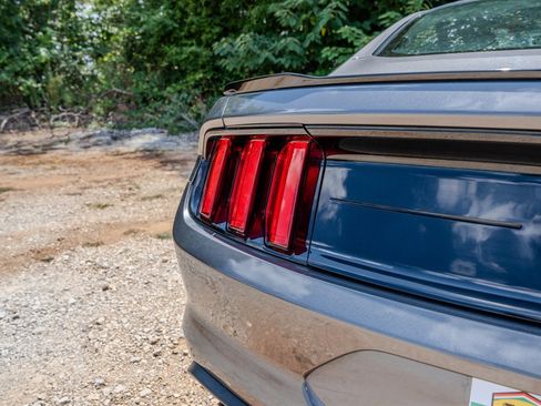 Used 2021 Ford Mustang GT RWD image 10