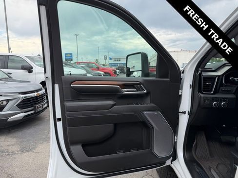 Used 2024 GMC Sierra 3500 Denali w/ Denali Reserve Package AWD/4WD image 19