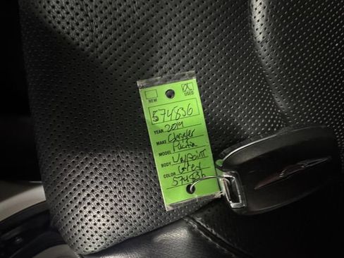 Used 2019 Chrysler Pacifica Limited w/ Tire & Wheel Group FWD image 26