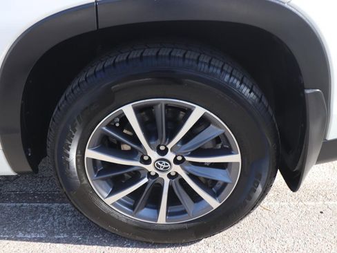 Used 2018 Toyota Highlander XLE AWD/4WD image 26
