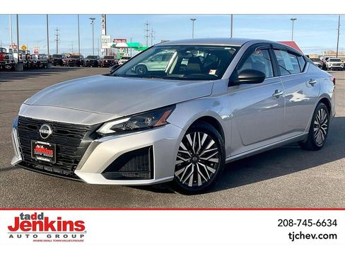 Used 2024 Nissan Altima 2.5 SV image 1