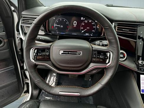 Used 2024 Jeep Grand Wagoneer L Series III w/ Rear Seat Video Group 1 AWD/4WD image 18