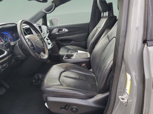 Certified 2020 Chrysler Pacifica Touring-L Plus w/ Advanced Safetytec Group image 19