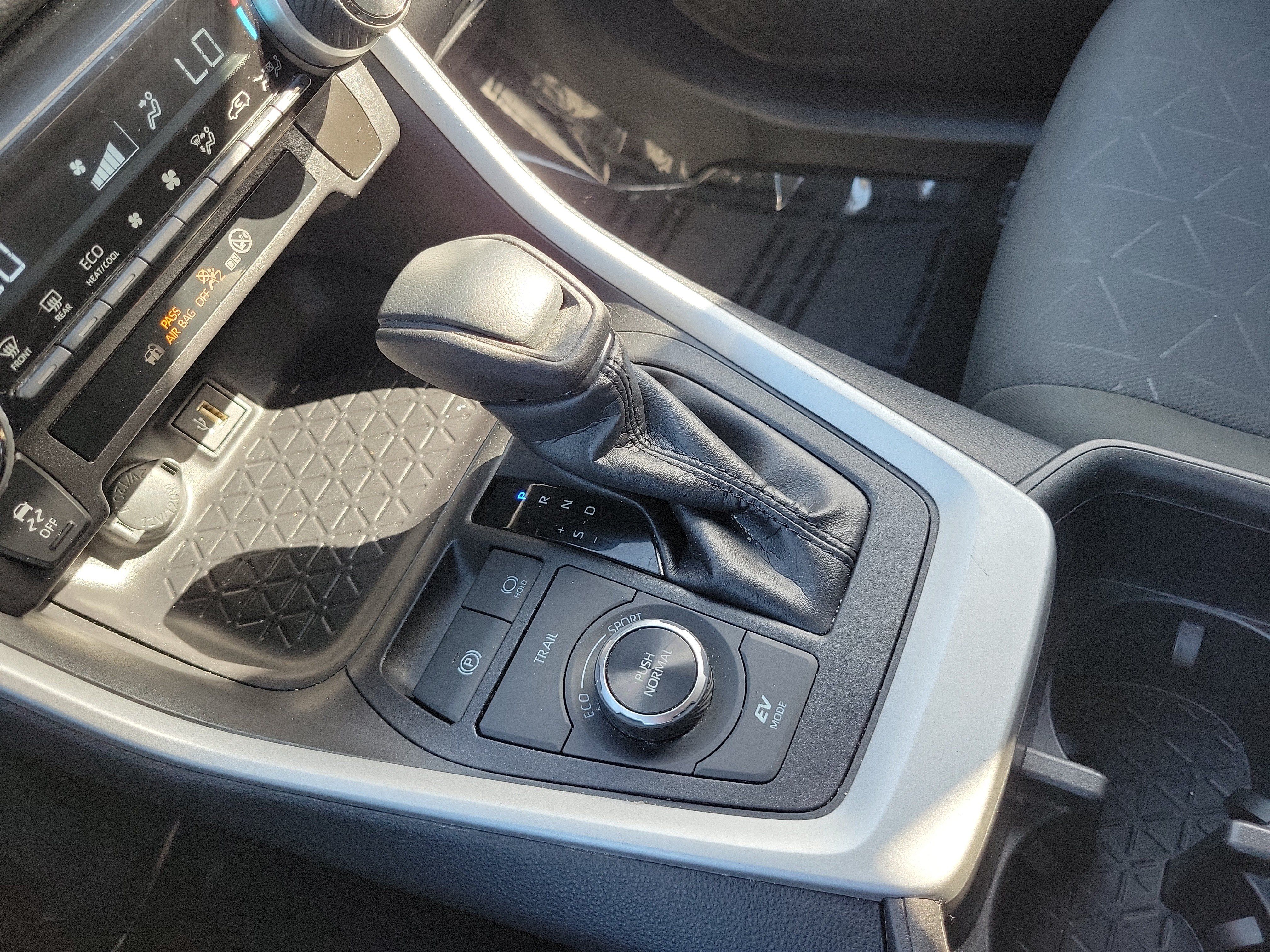 Certified 2025 Toyota RAV4 XLE AWD/4WD image 32