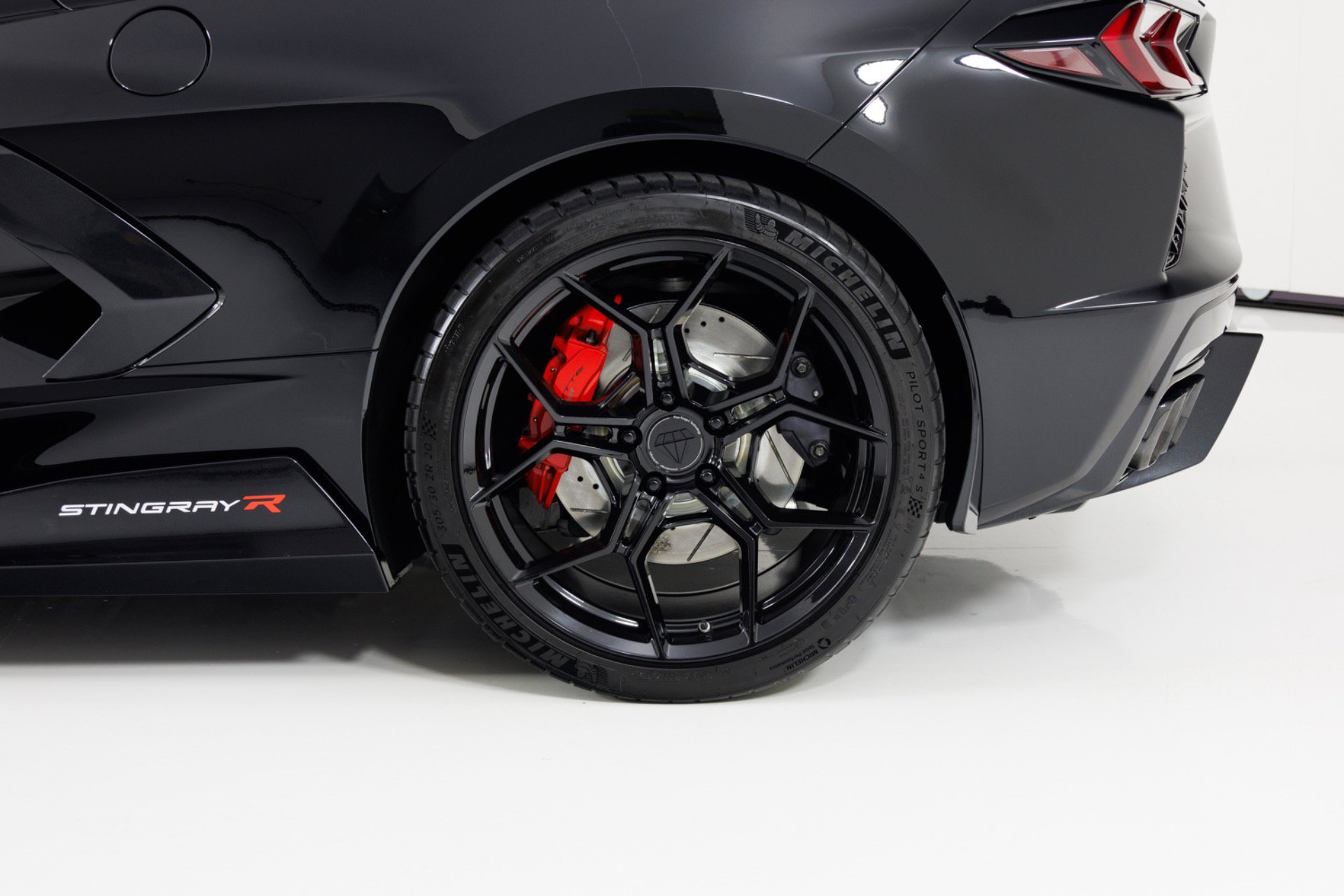 Used 2024 Chevrolet Corvette Stingray Premium Cpe w/ Z51 Performance Package RWD image 13