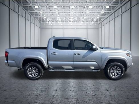 Used 2019 Toyota Tacoma SR5 RWD image 6